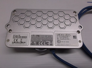 RouterBOARD RB912R-2nD-LTm&R11e-LTE-US vista inferior