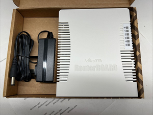 RouterBOARD RB951Ui-2HnD caja vista posterior